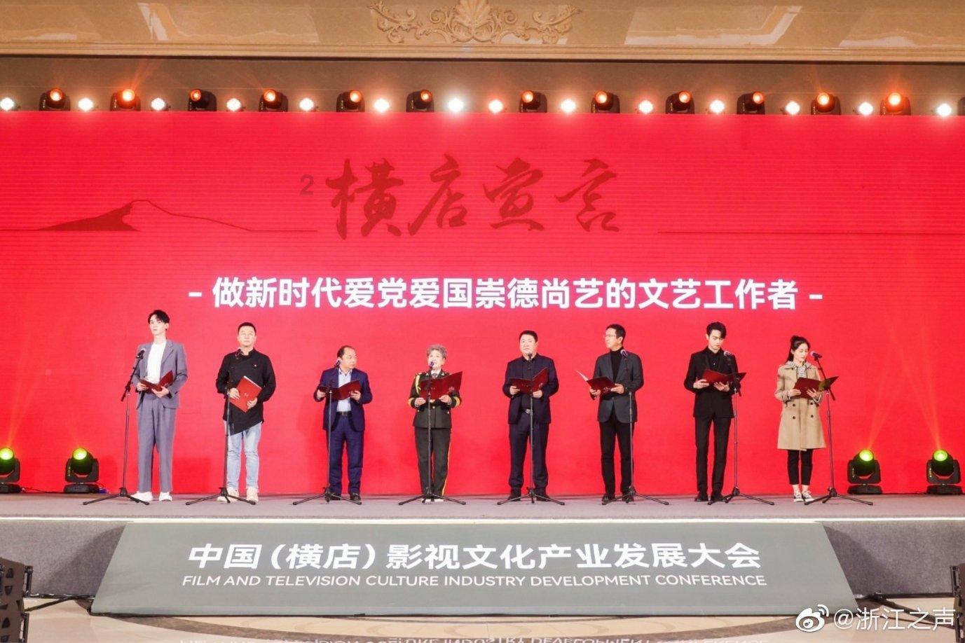 度假的时尚女孩